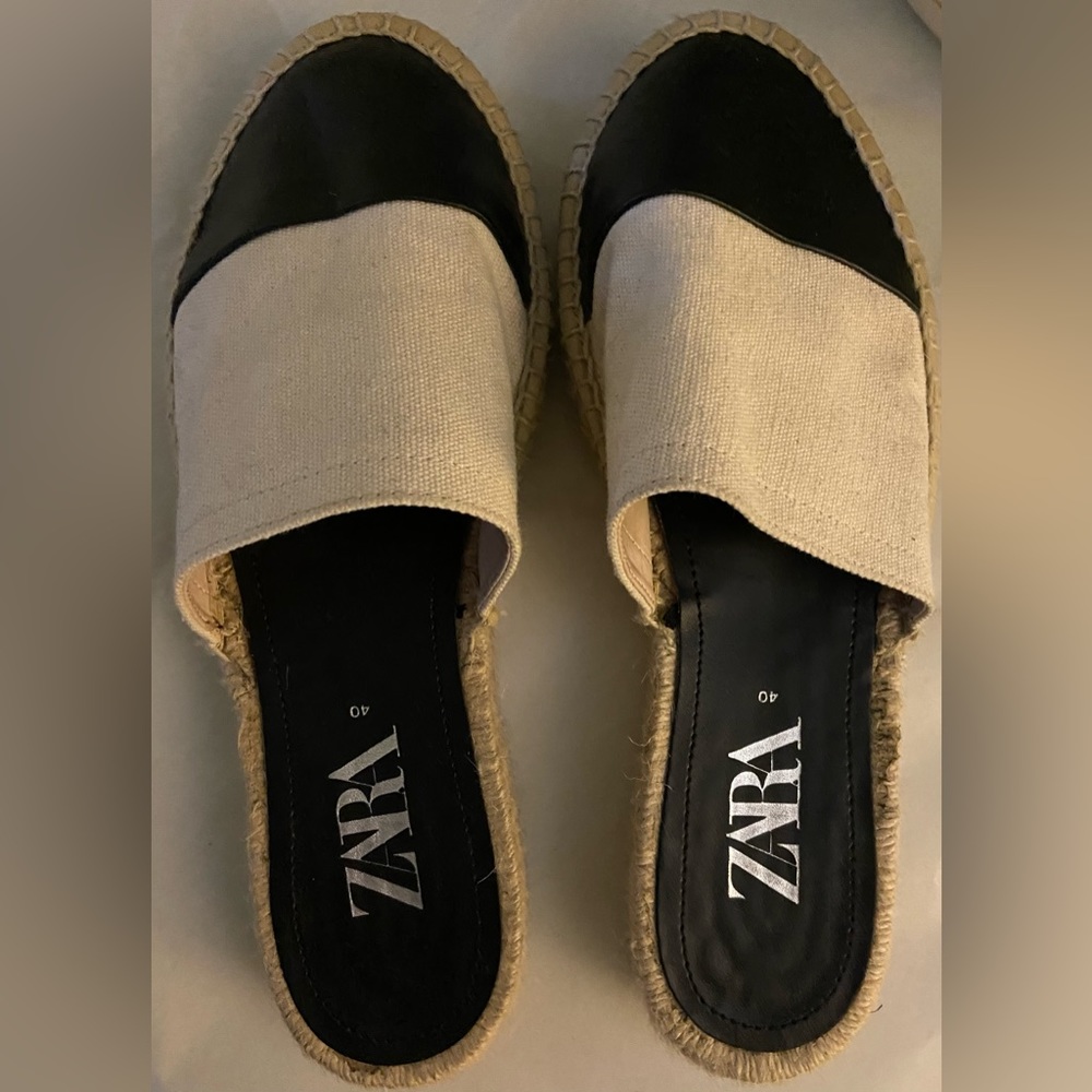 Zara, White canvas and Black Espadrilles, flat Platforms Slides, Size 8.5